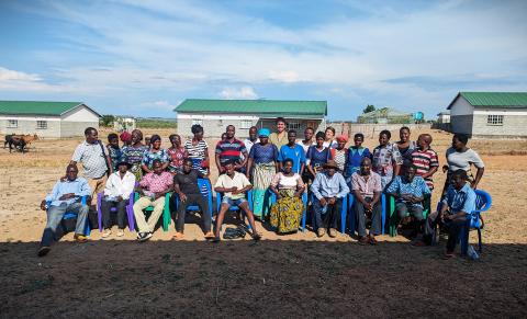 Foto di gruppo in uno dei tre villaggi che sono stati coinvolti in discussioni partecipative relative all'utilizzo di riso