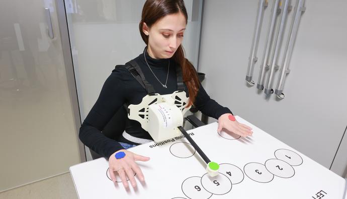 Sperimentazione con controllo di prototipo di braccio robotico con il respiro